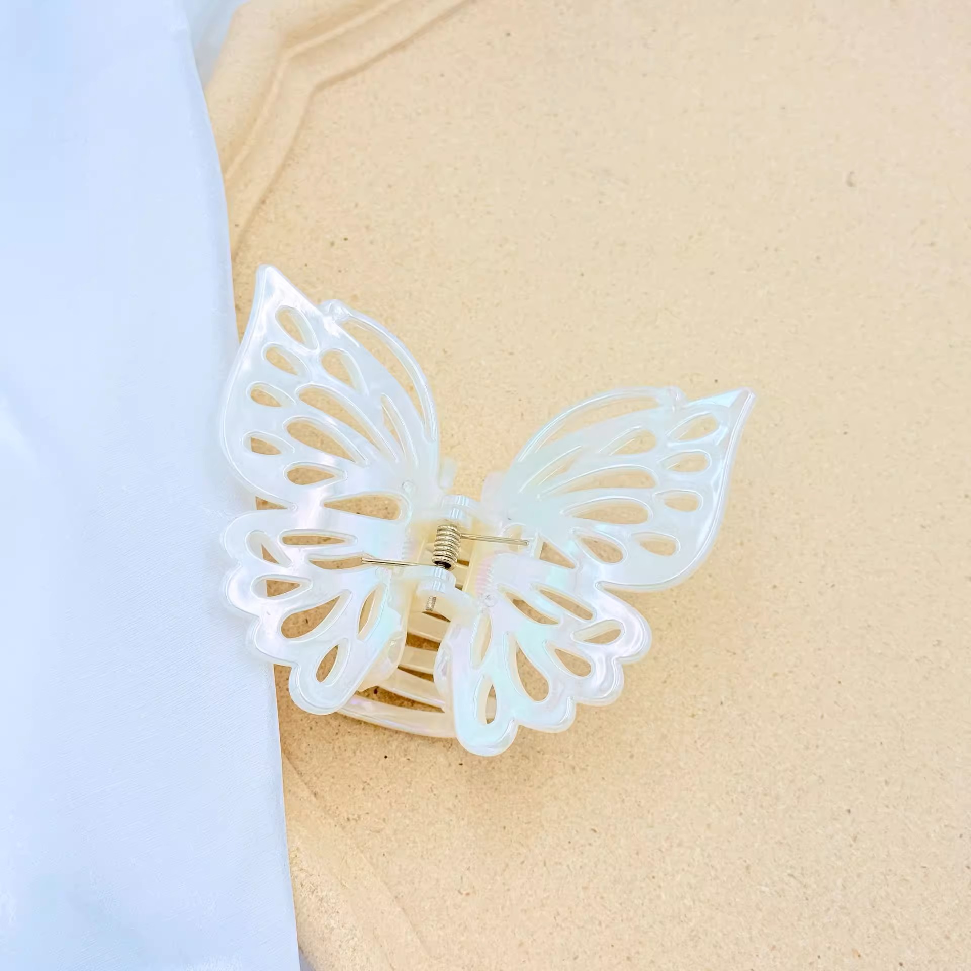 GLOSSY WHITE